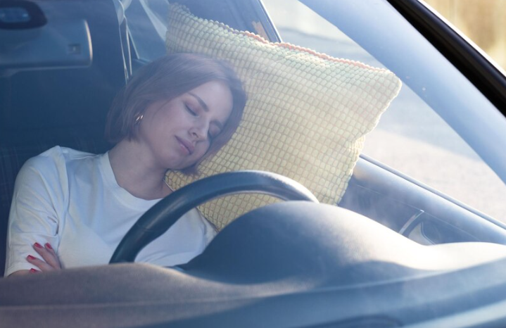 7 Tips Aman Tidur di Dalam Mobil saat Perjalanan Jauh