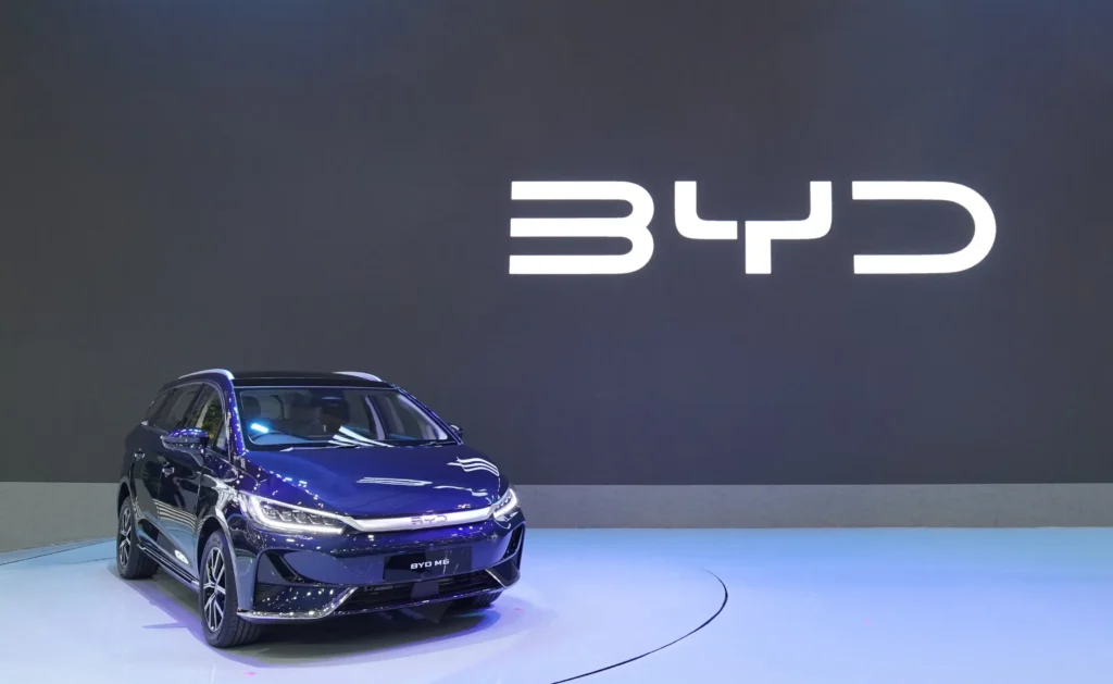 tampilan BYD M6 di GIIAS 2024